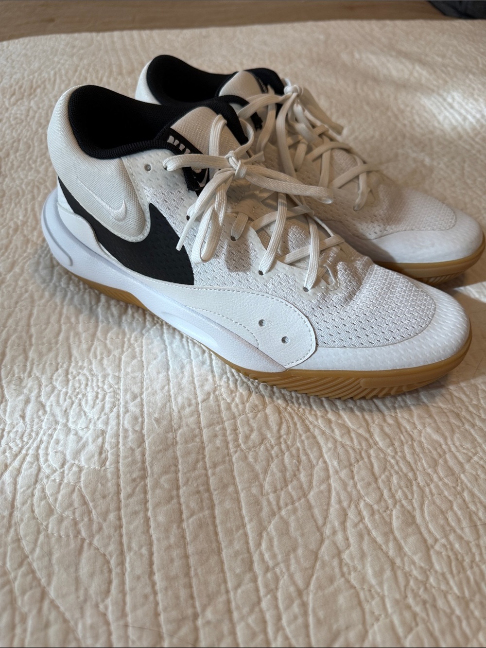 Nike Men's White Black Athletic Shoes with Gum Sole